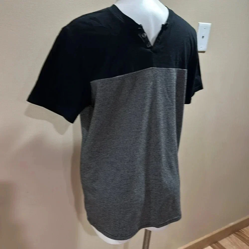 Guess men’s T Shirt - Picture 2 of 7
